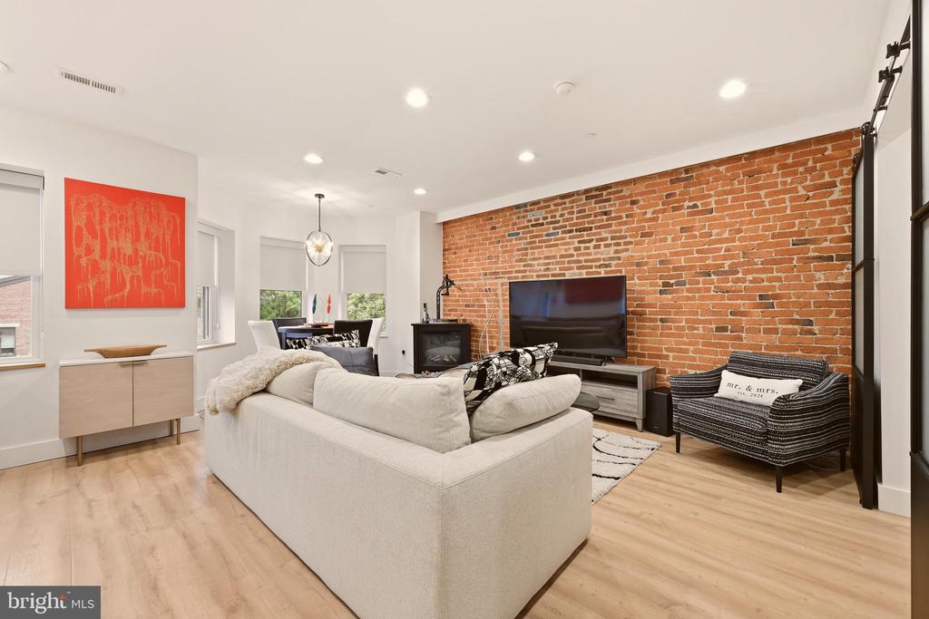 1435 NW CLIFTON STREET NW Unit: 7