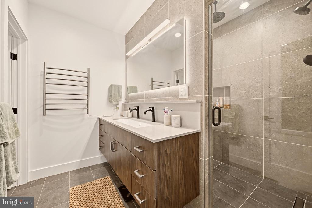 1435 NW CLIFTON STREET NW Unit: 7