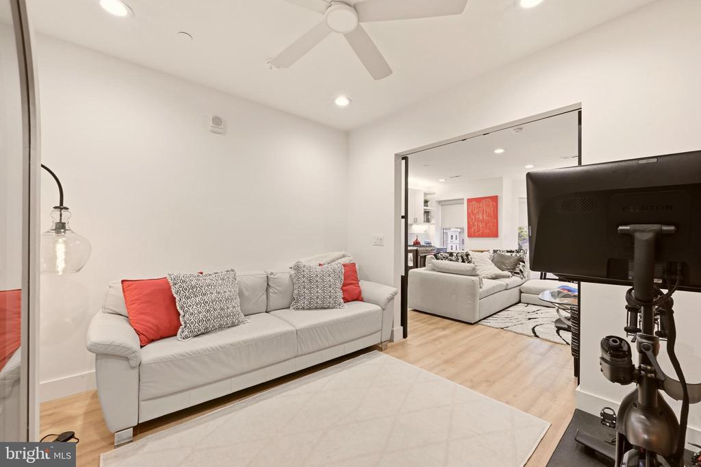 1435 NW CLIFTON STREET NW Unit: 7