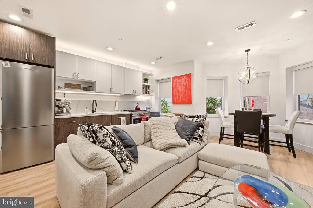 1435 NW CLIFTON STREET NW Unit: 7