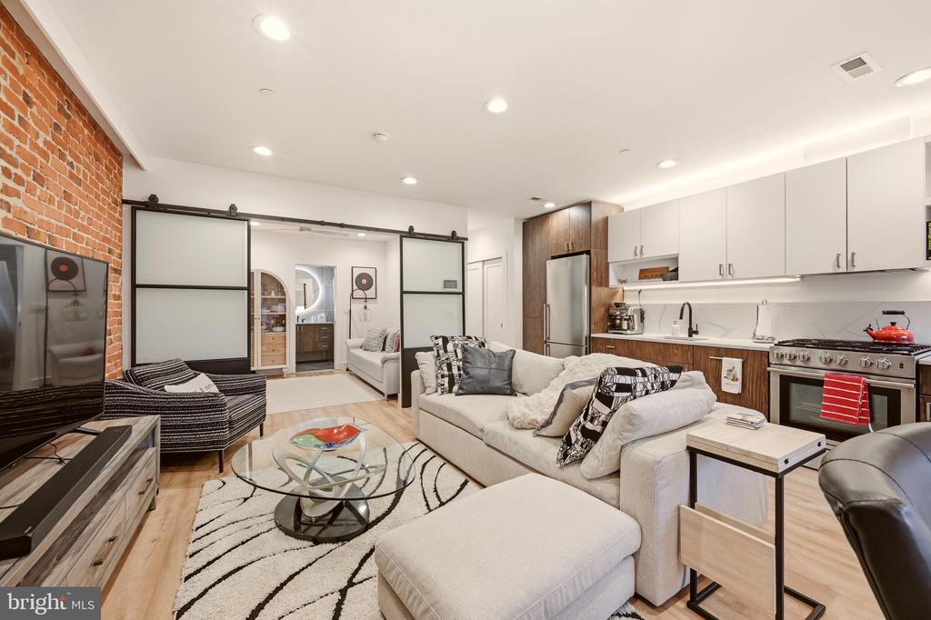 1435 NW CLIFTON STREET NW Unit: 7