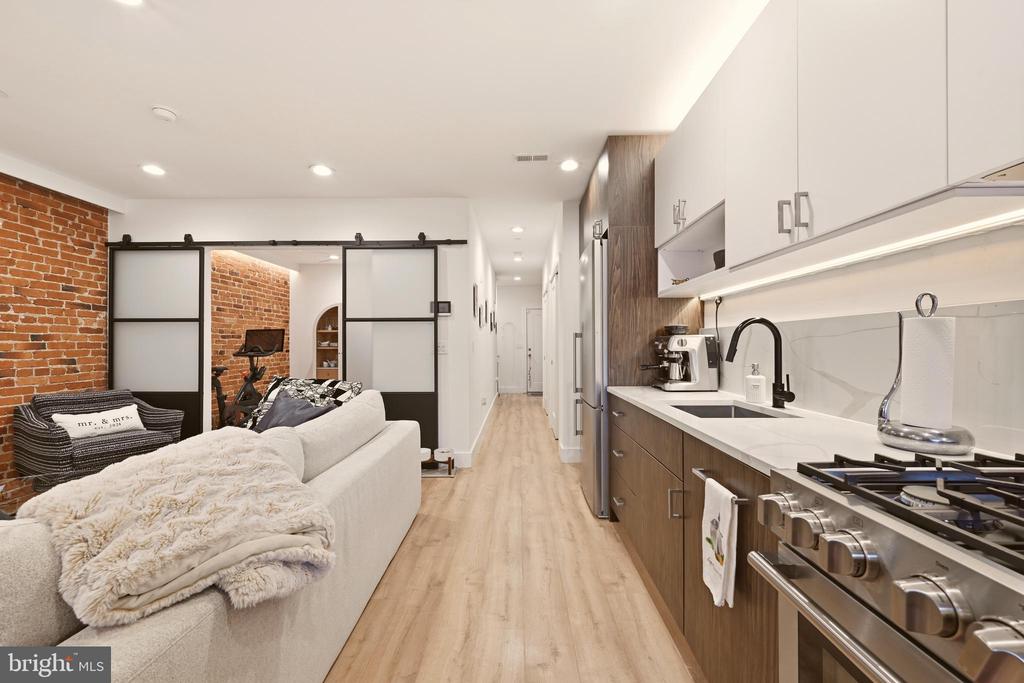 1435 NW CLIFTON STREET NW Unit: 7