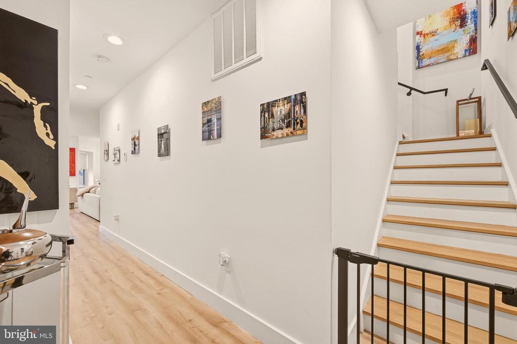 1435 NW CLIFTON STREET NW Unit: 7