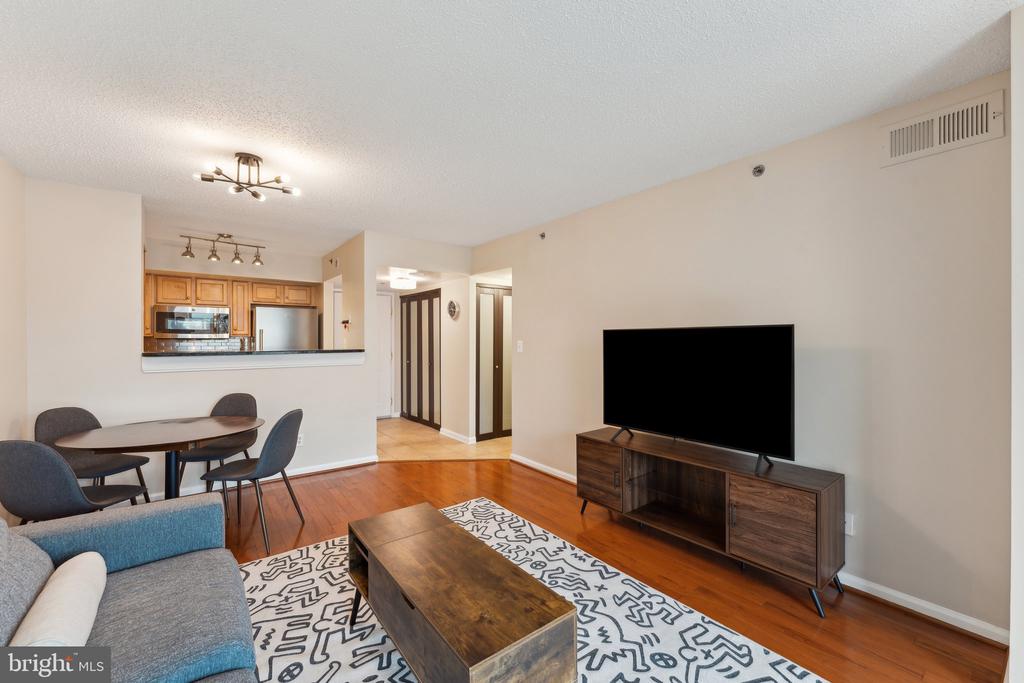 1024 N UTAH STREET 818