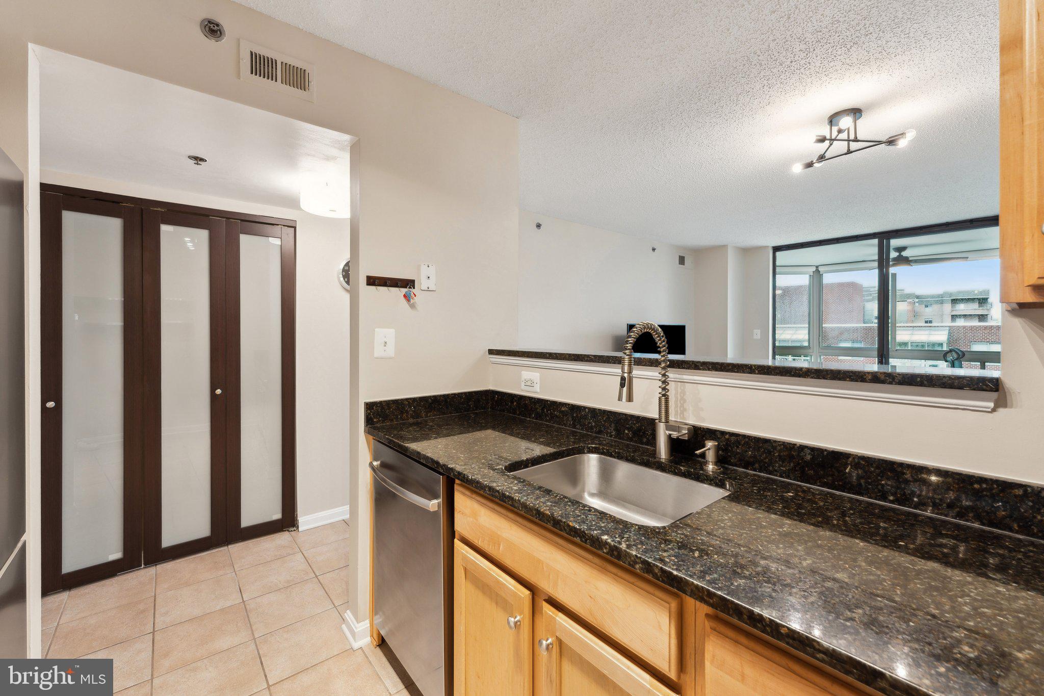 1024 N UTAH STREET 818