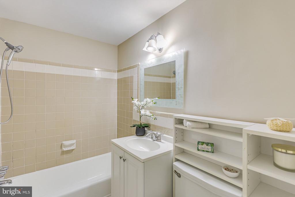 1200 S ARLINGTON RIDGE ROAD 305
