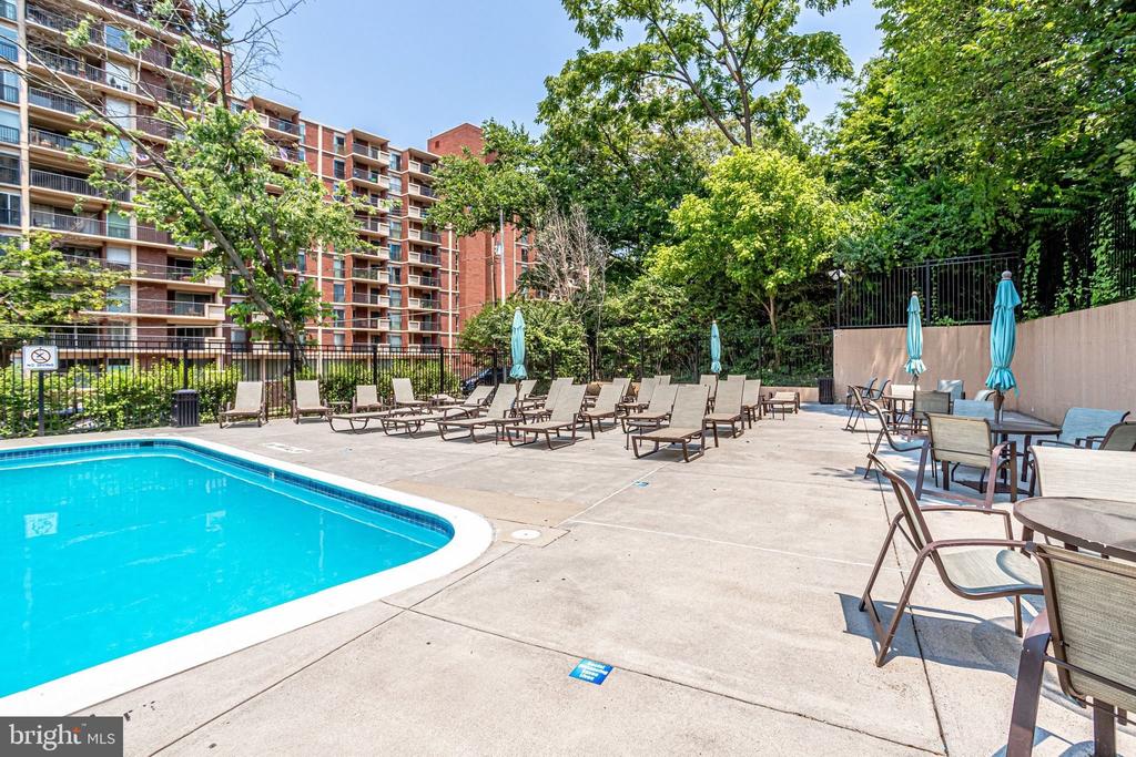 1200 S ARLINGTON RIDGE ROAD 305