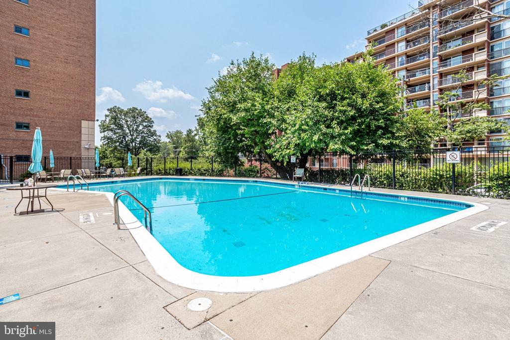 1200 S ARLINGTON RIDGE ROAD 305