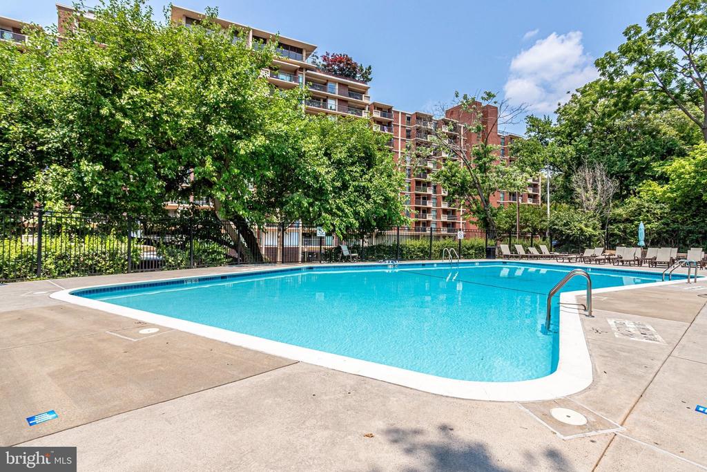 1200 S ARLINGTON RIDGE ROAD 305