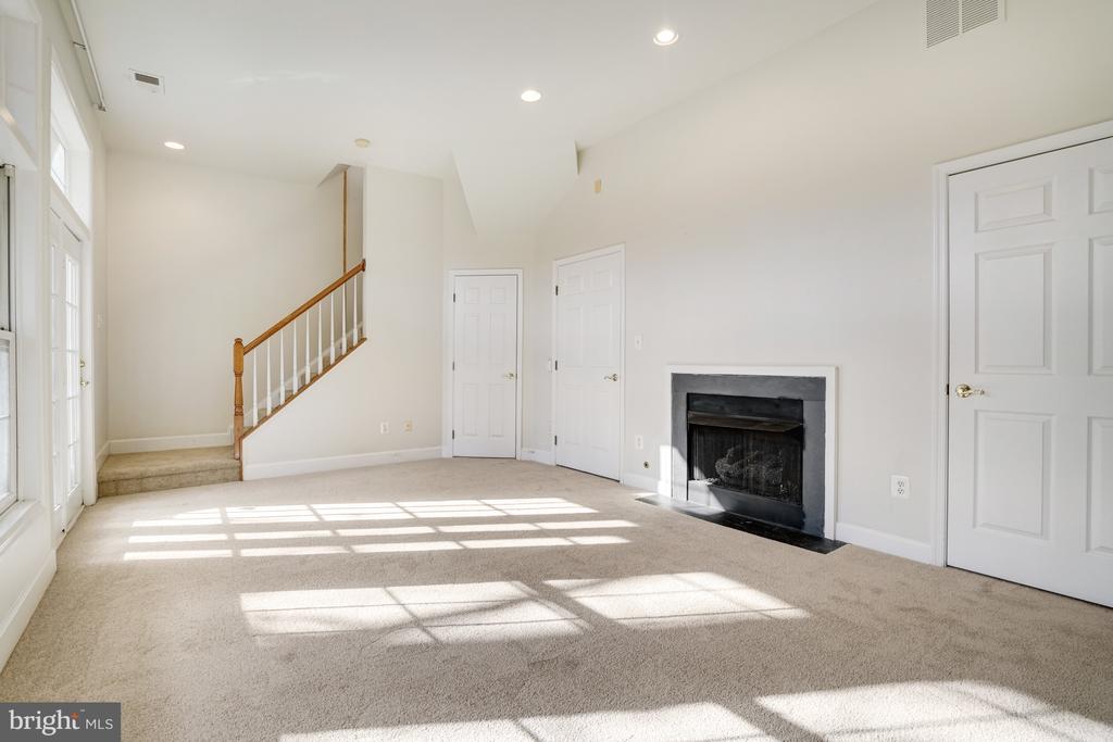 2505 GADSBY PLACE