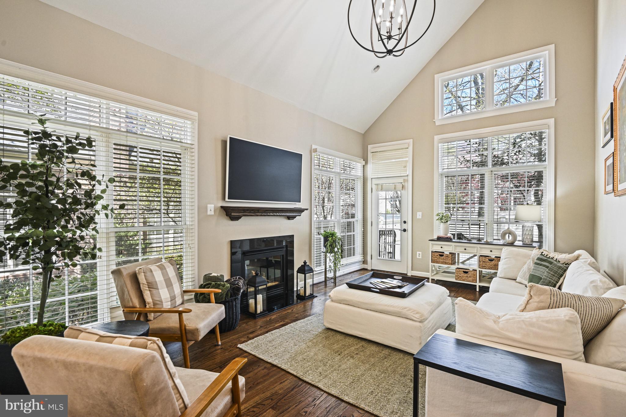 3837 FARRCROFT GREEN