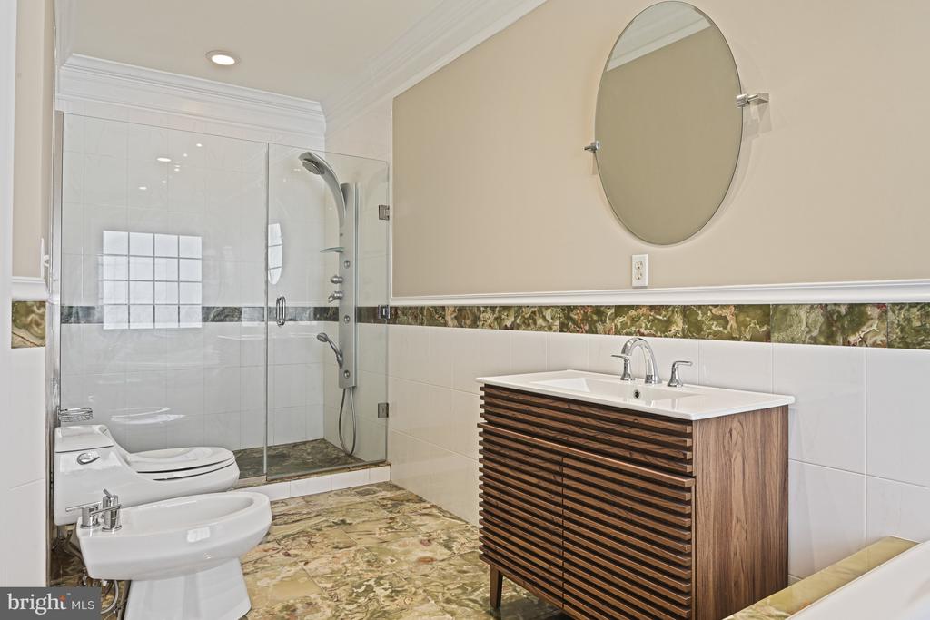 3837 FARRCROFT GREEN