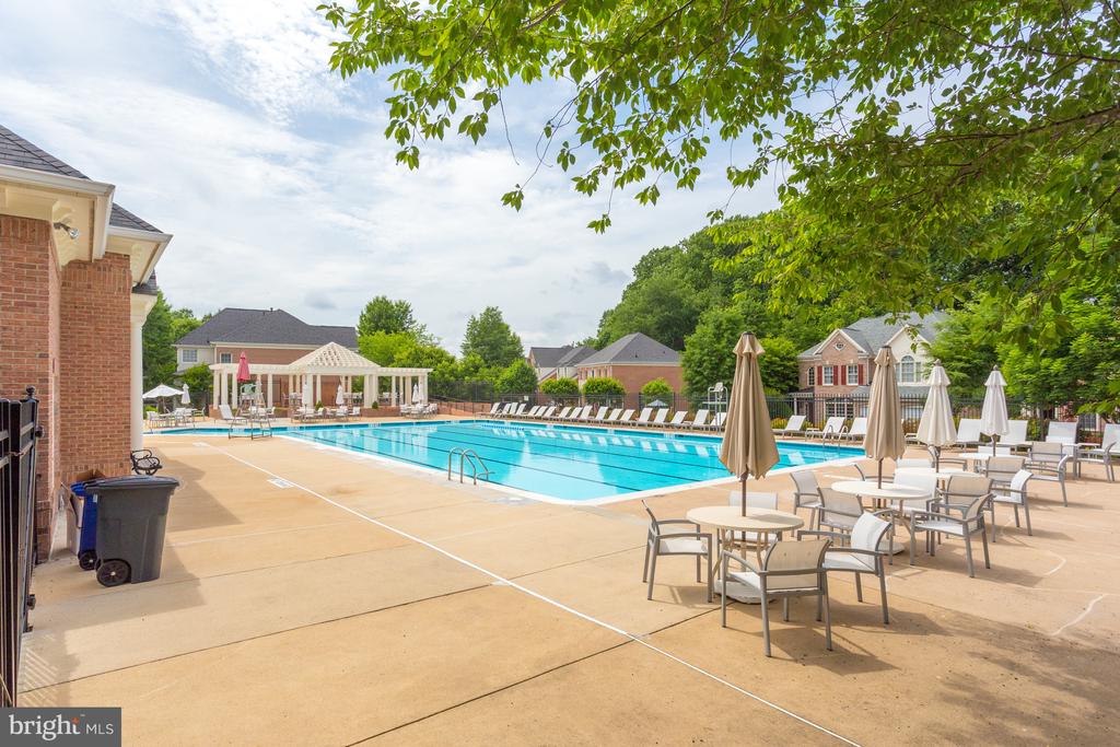 3837 FARRCROFT GREEN