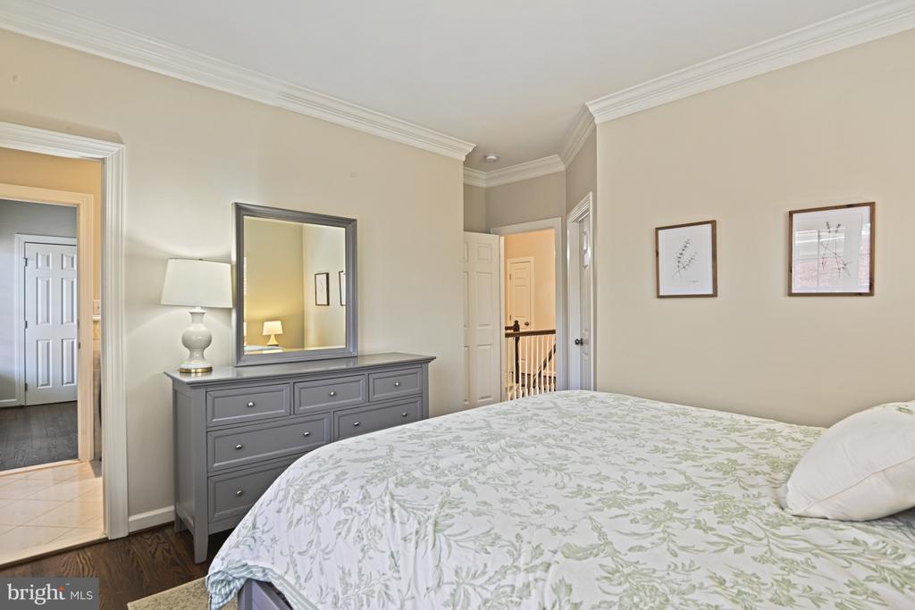 3837 FARRCROFT GREEN