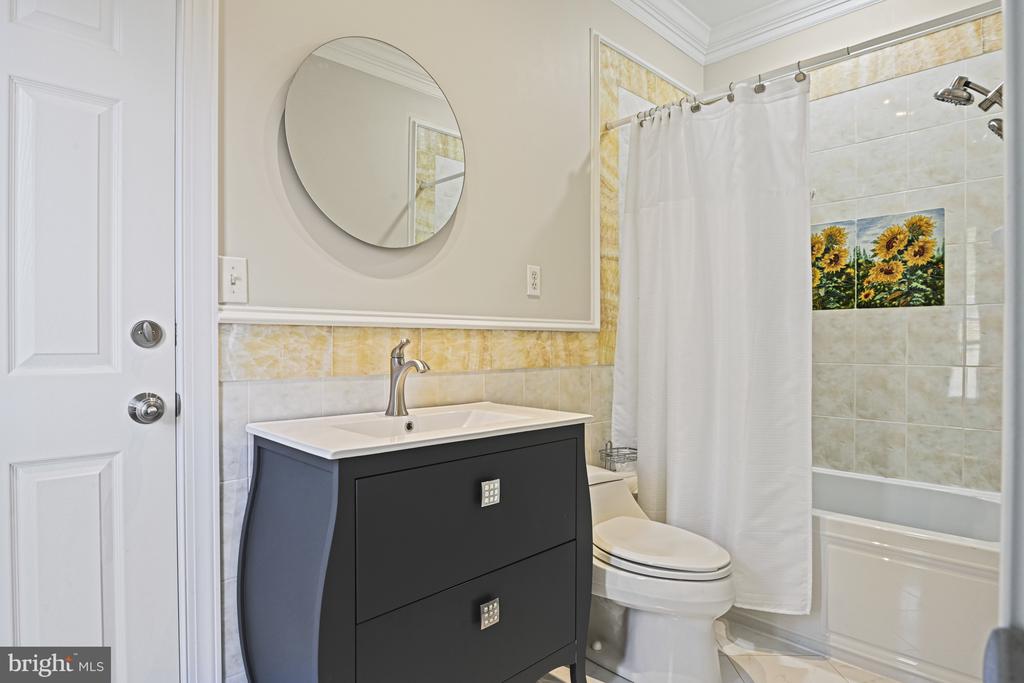3837 FARRCROFT GREEN