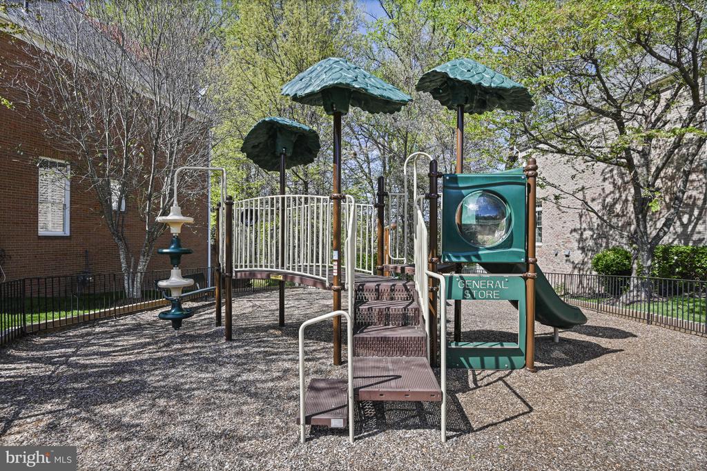 3837 FARRCROFT GREEN