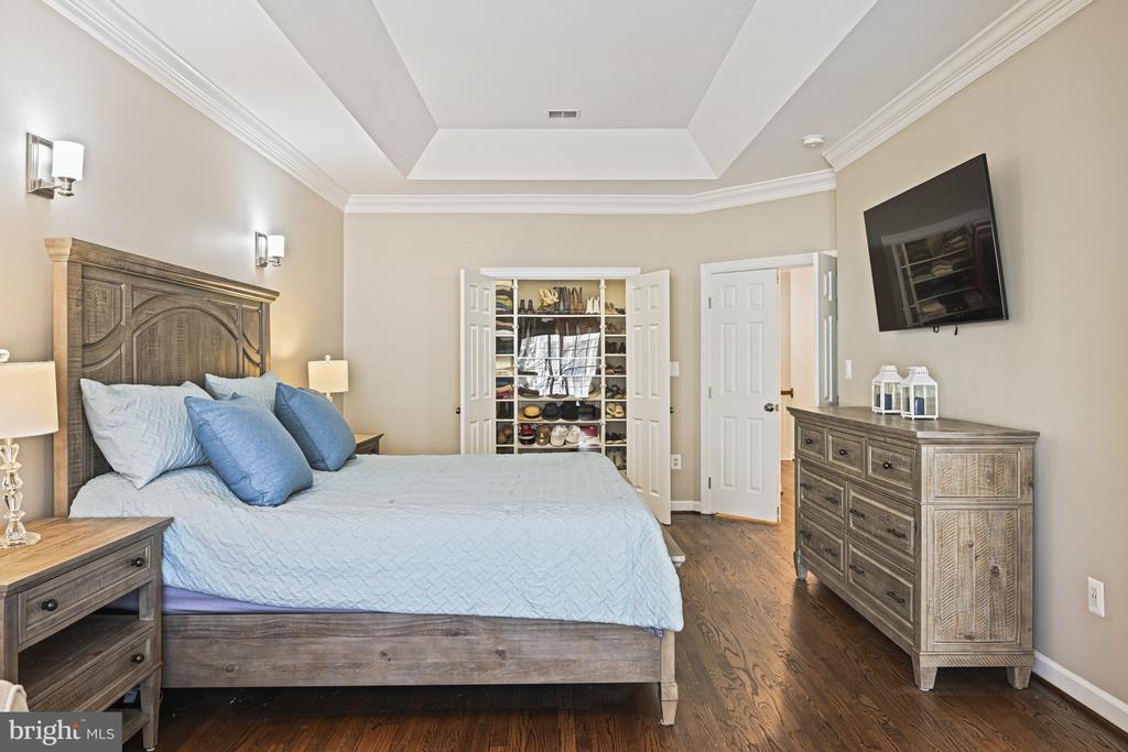 3837 FARRCROFT GREEN