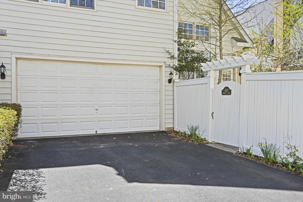 3837 FARRCROFT GREEN