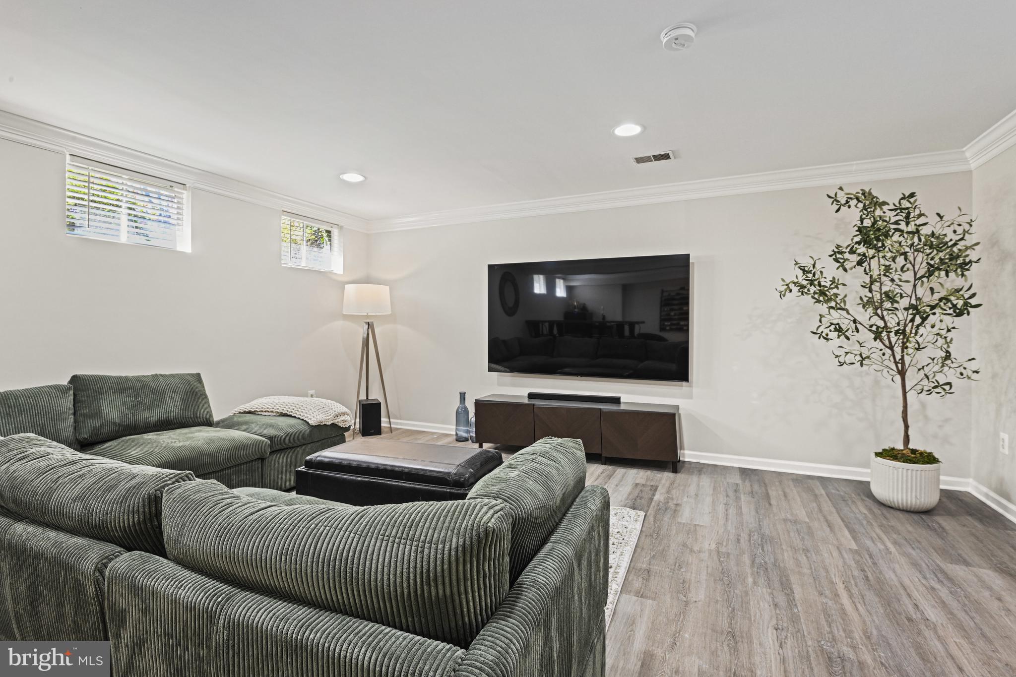 3837 FARRCROFT GREEN