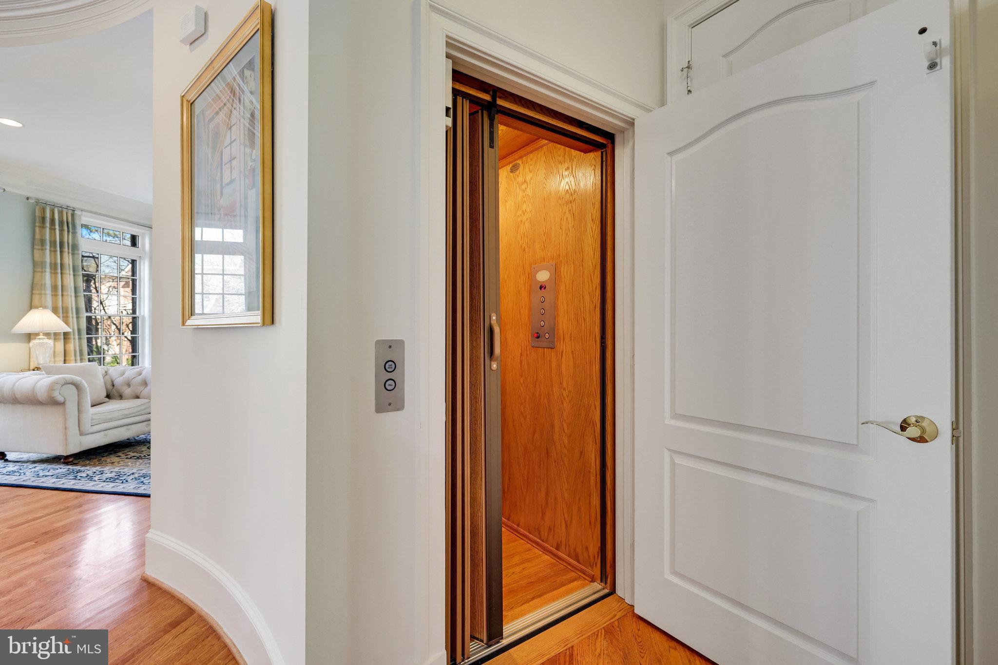 7205 FARM MEADOW COURT