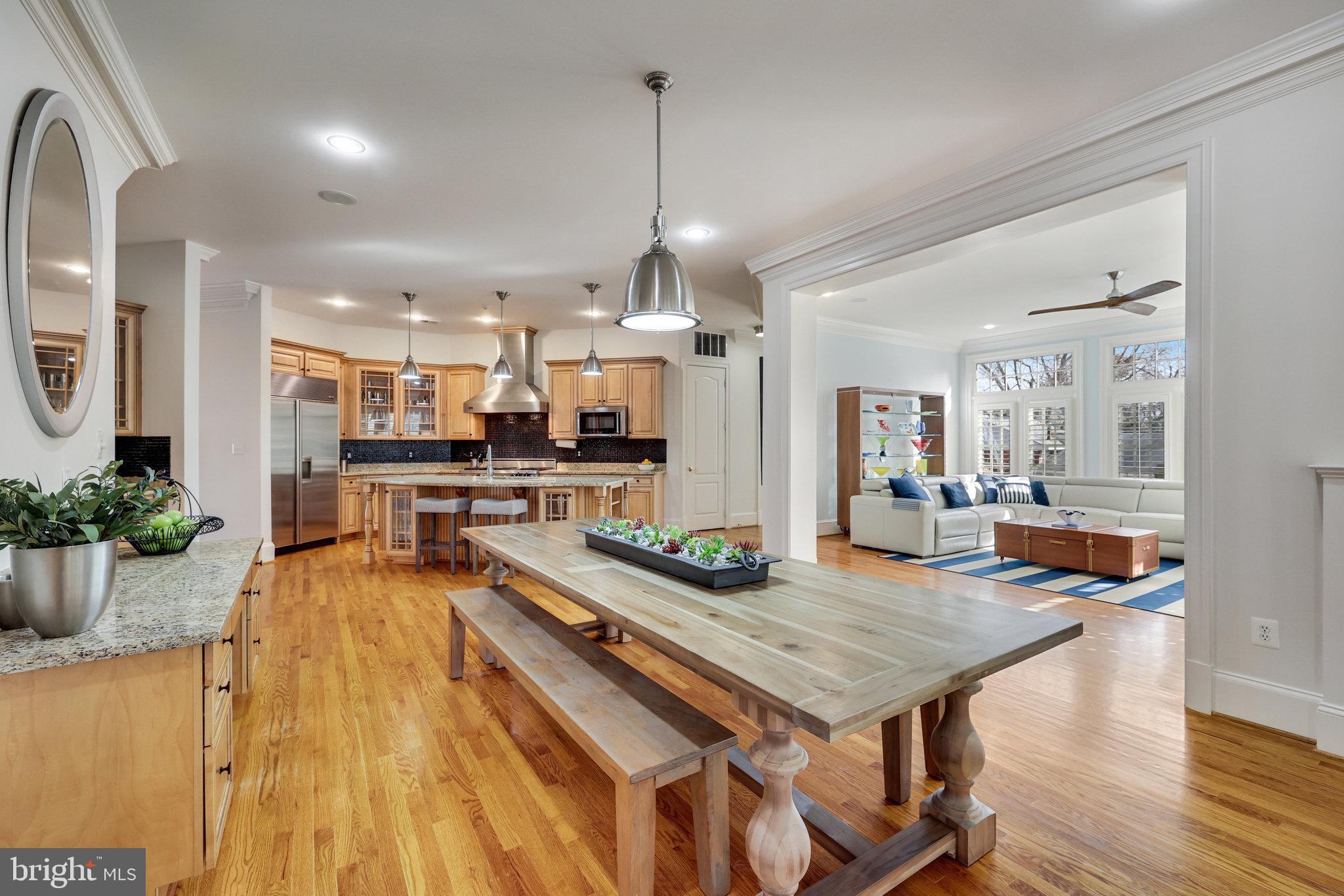 7205 FARM MEADOW COURT