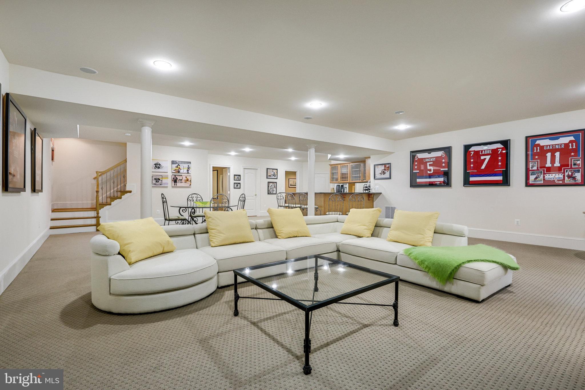 7205 FARM MEADOW COURT