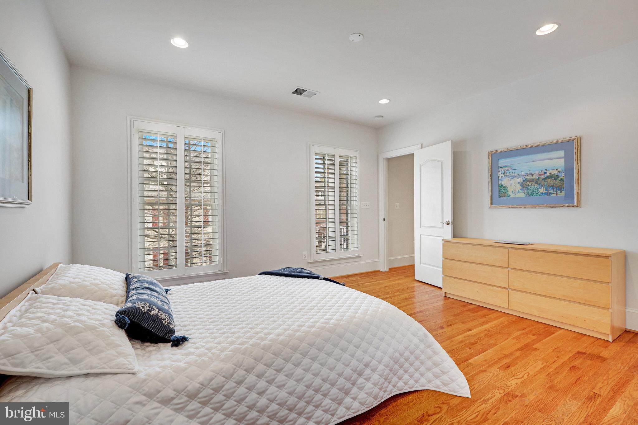 7205 FARM MEADOW COURT