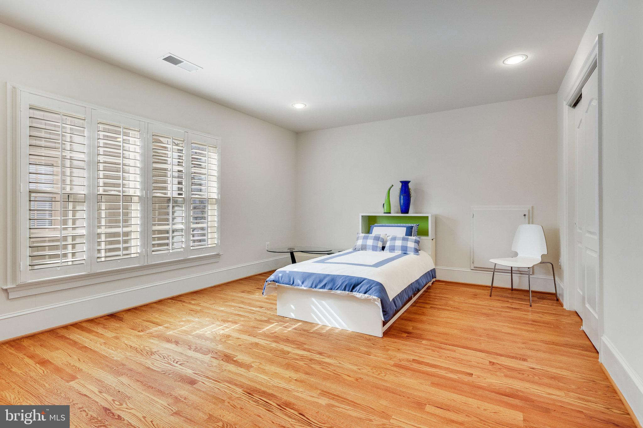 7205 FARM MEADOW COURT