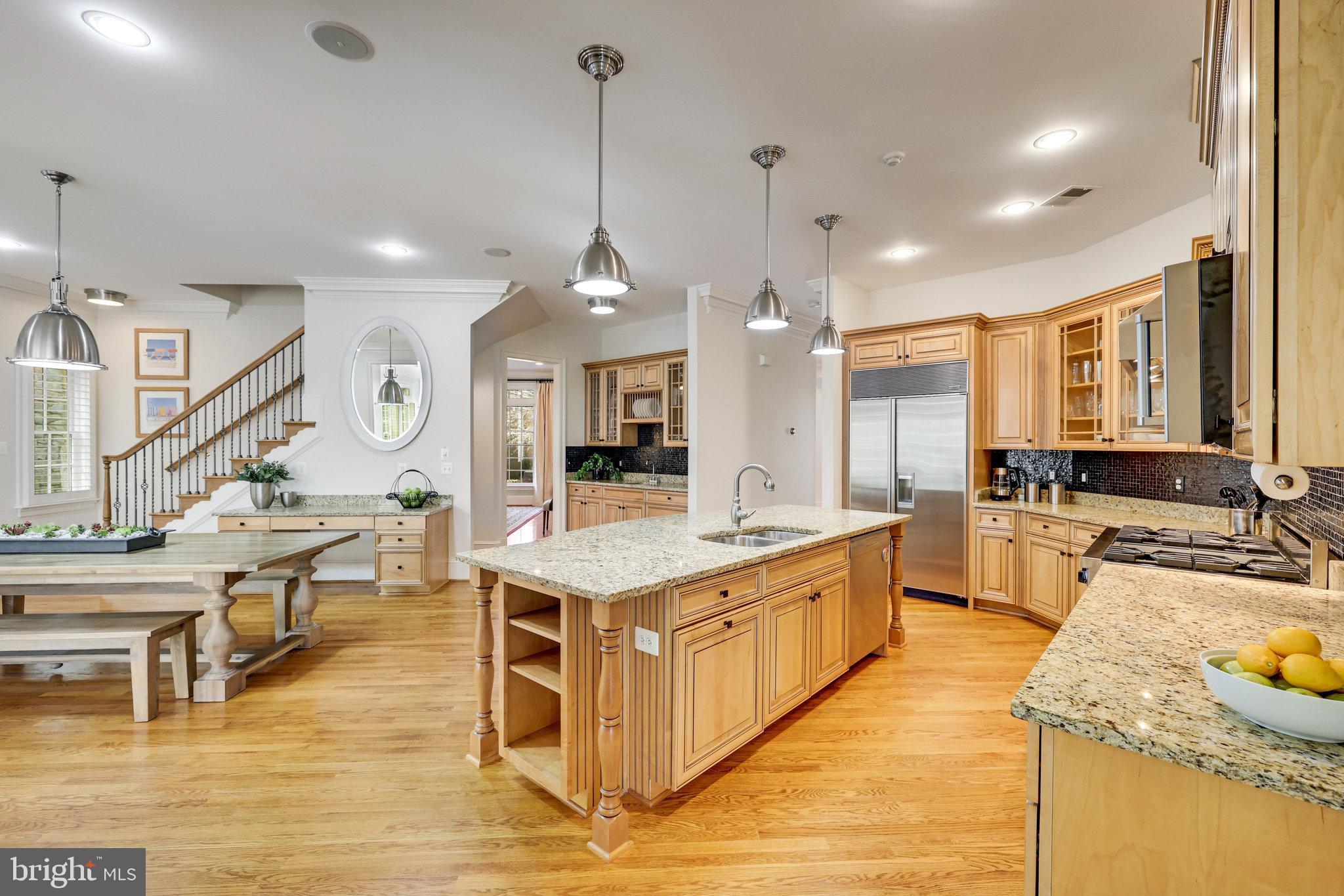 7205 FARM MEADOW COURT