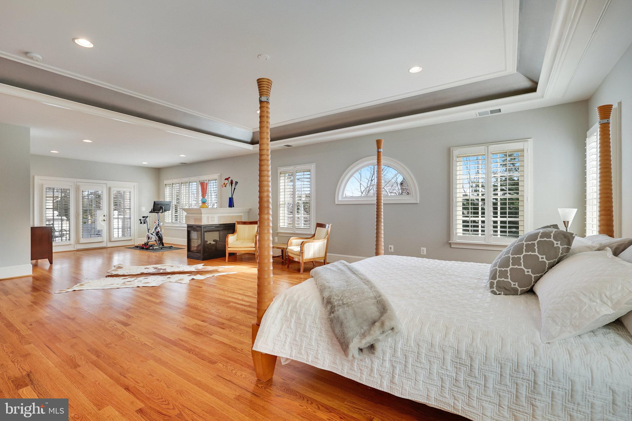 7205 FARM MEADOW COURT