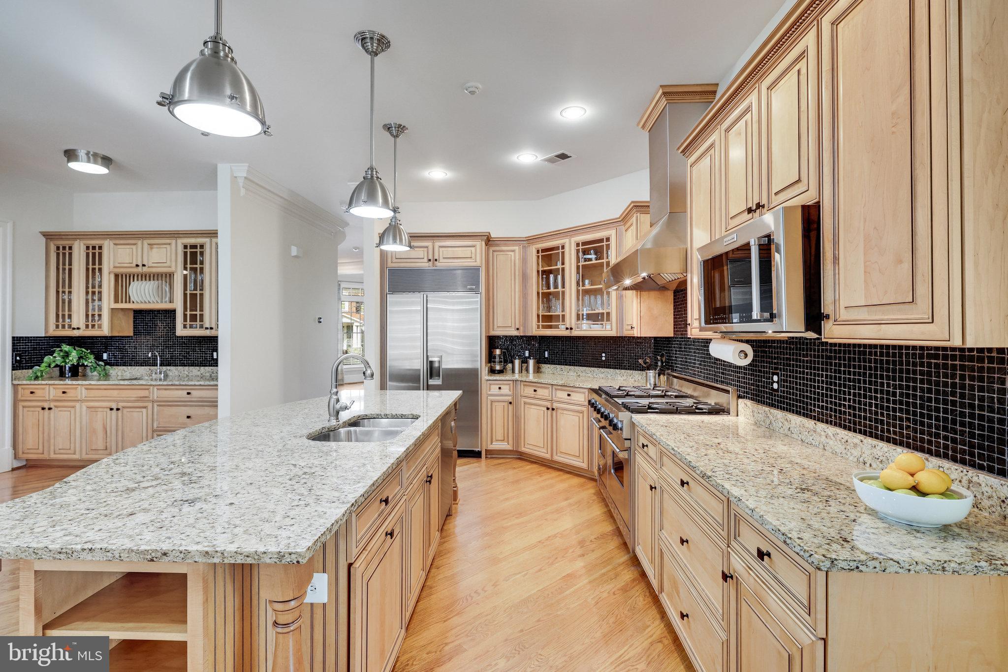 7205 FARM MEADOW COURT