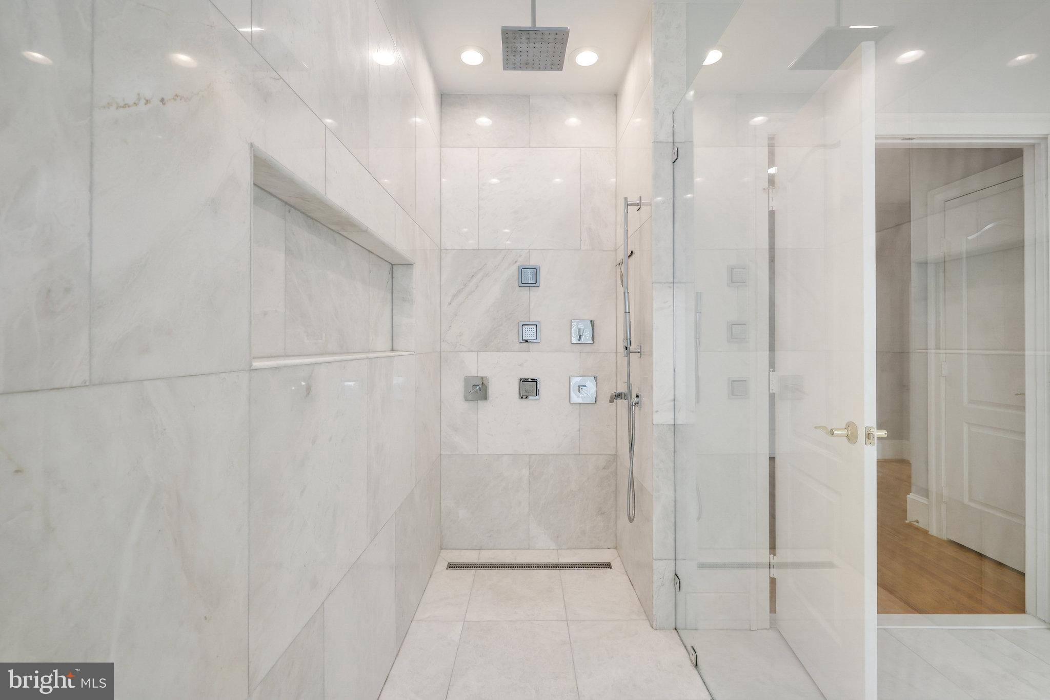 7205 FARM MEADOW COURT