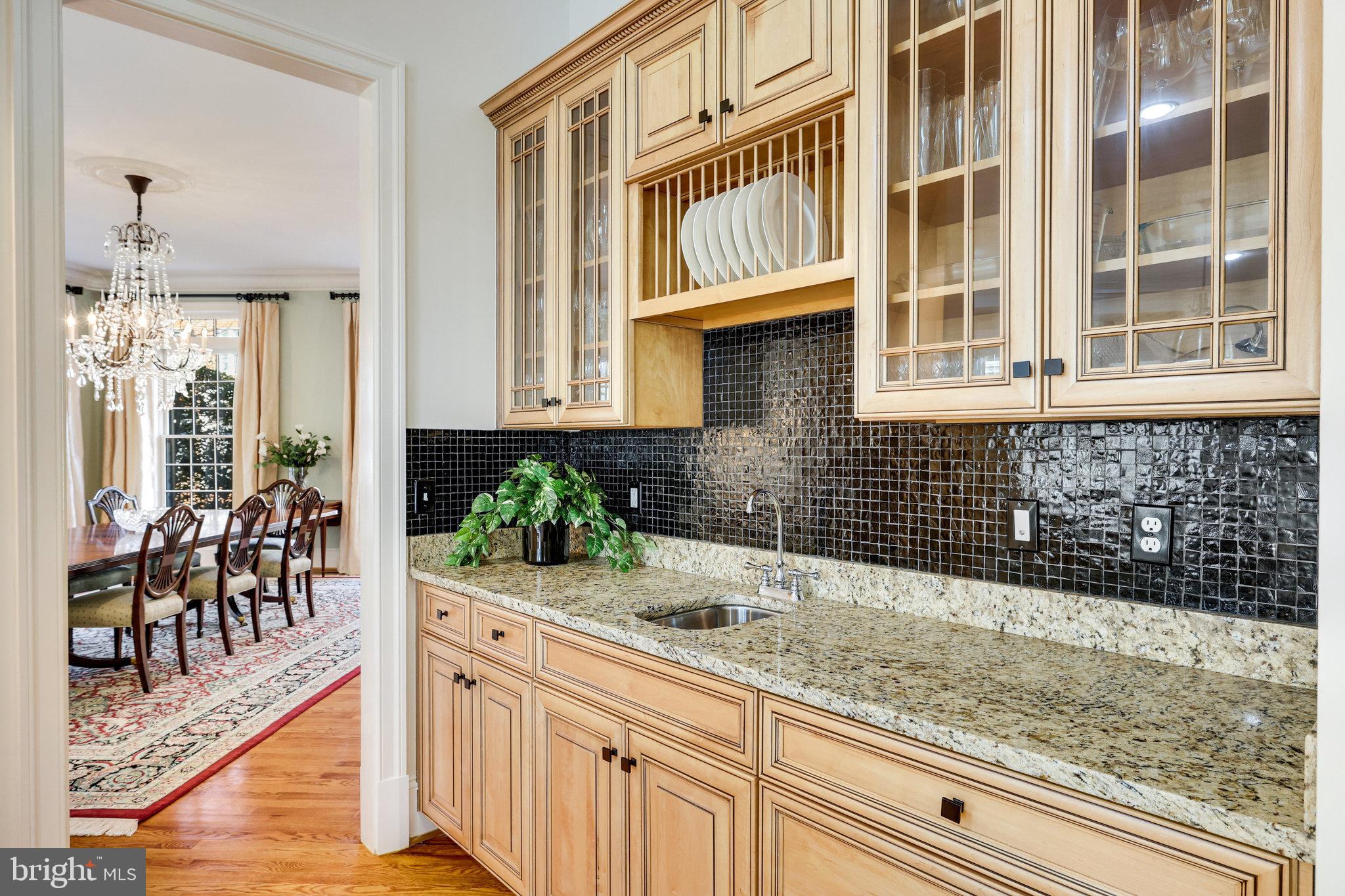 7205 FARM MEADOW COURT