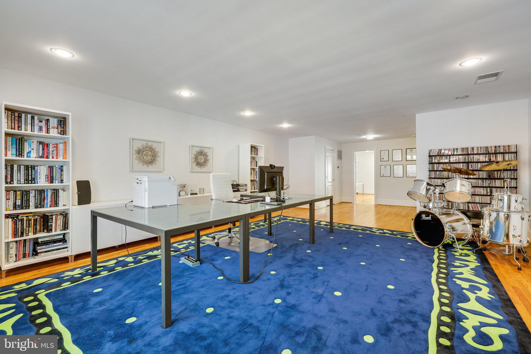 7205 FARM MEADOW COURT