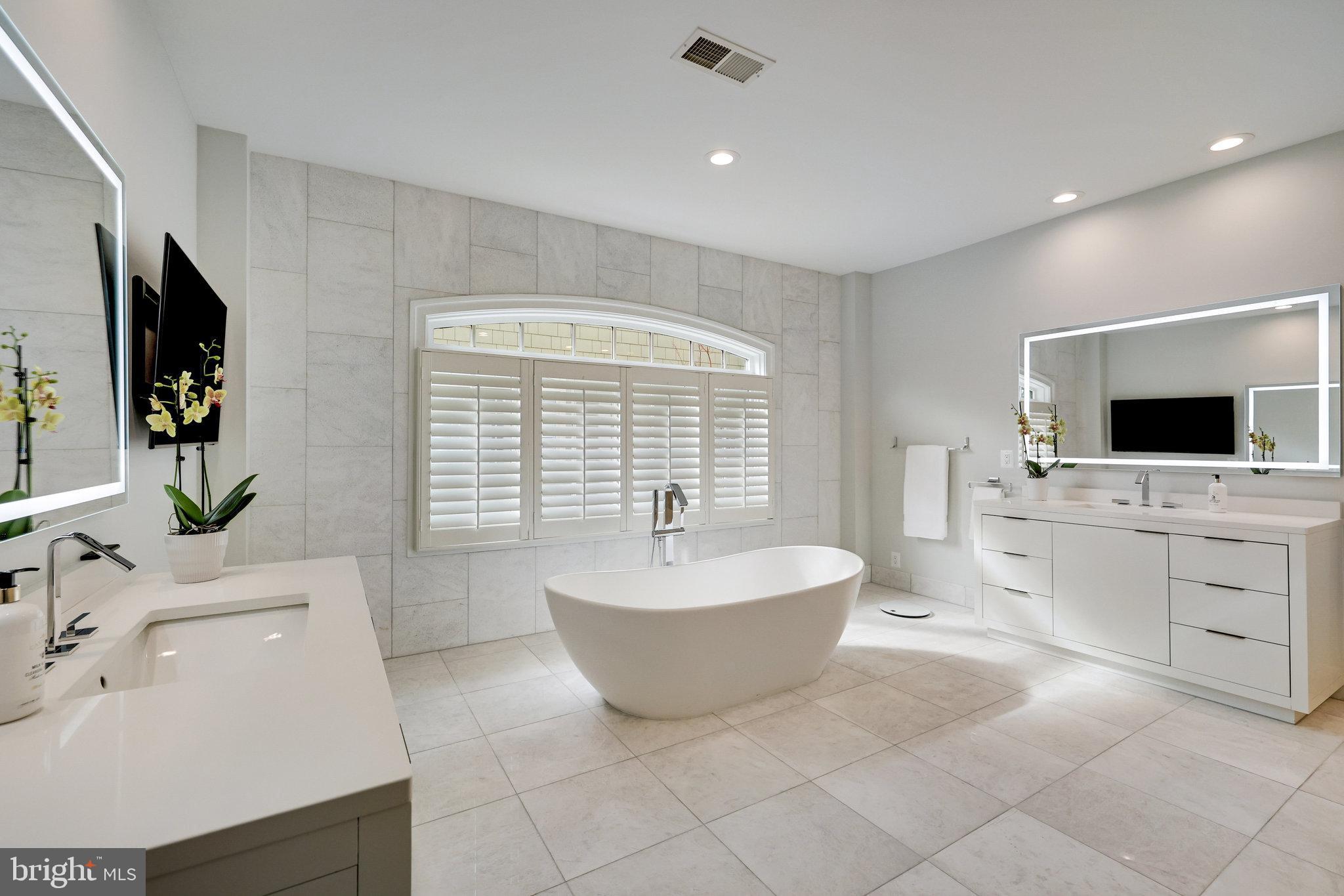 7205 FARM MEADOW COURT