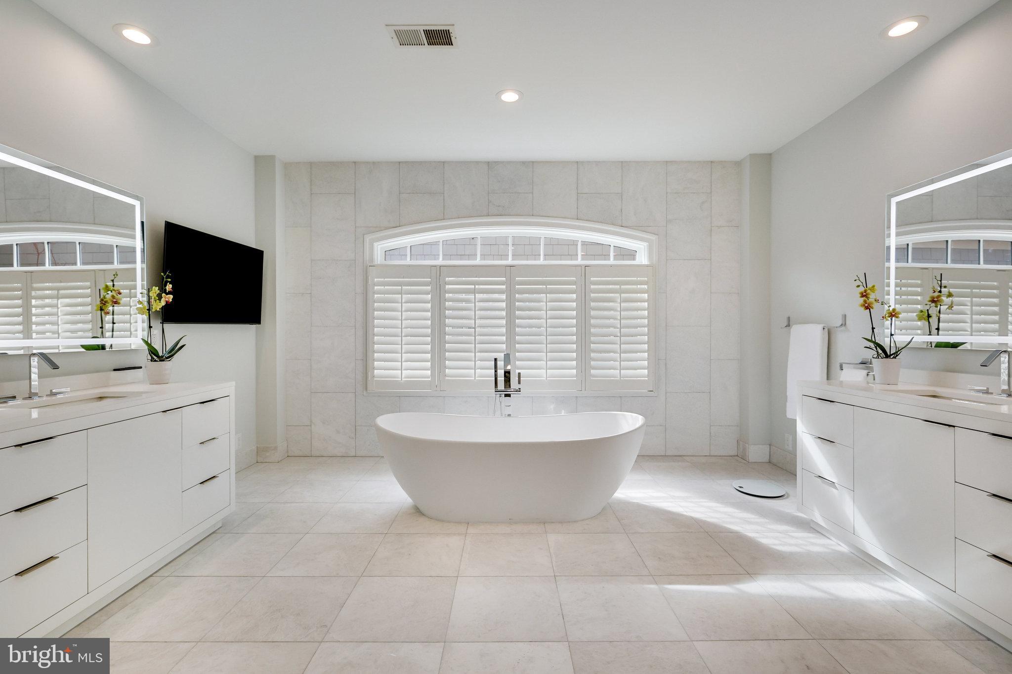 7205 FARM MEADOW COURT