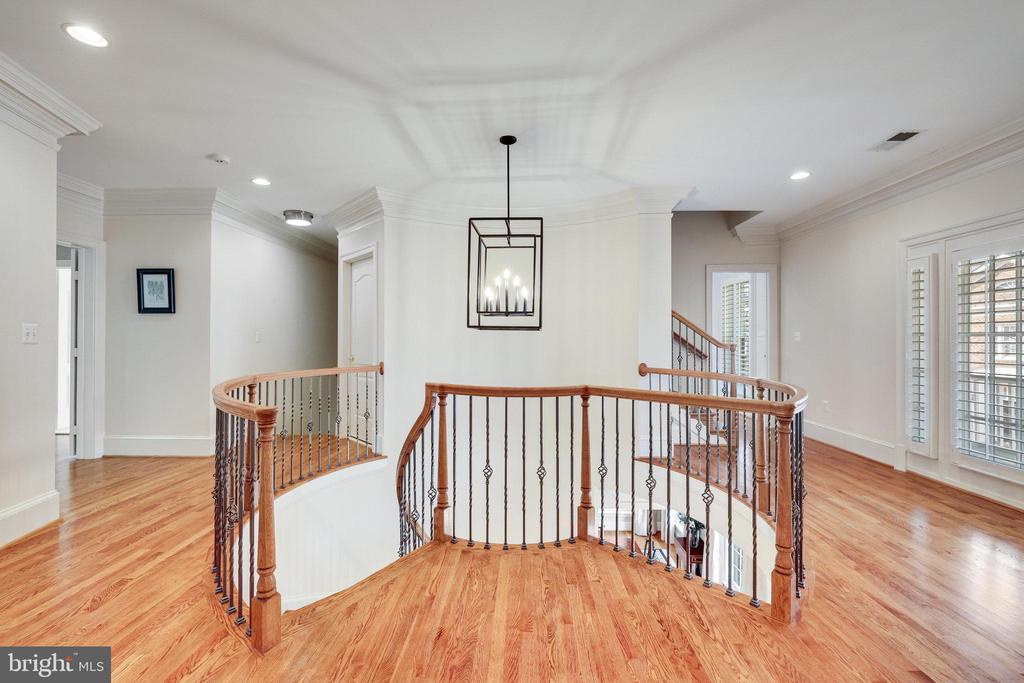 7205 FARM MEADOW COURT