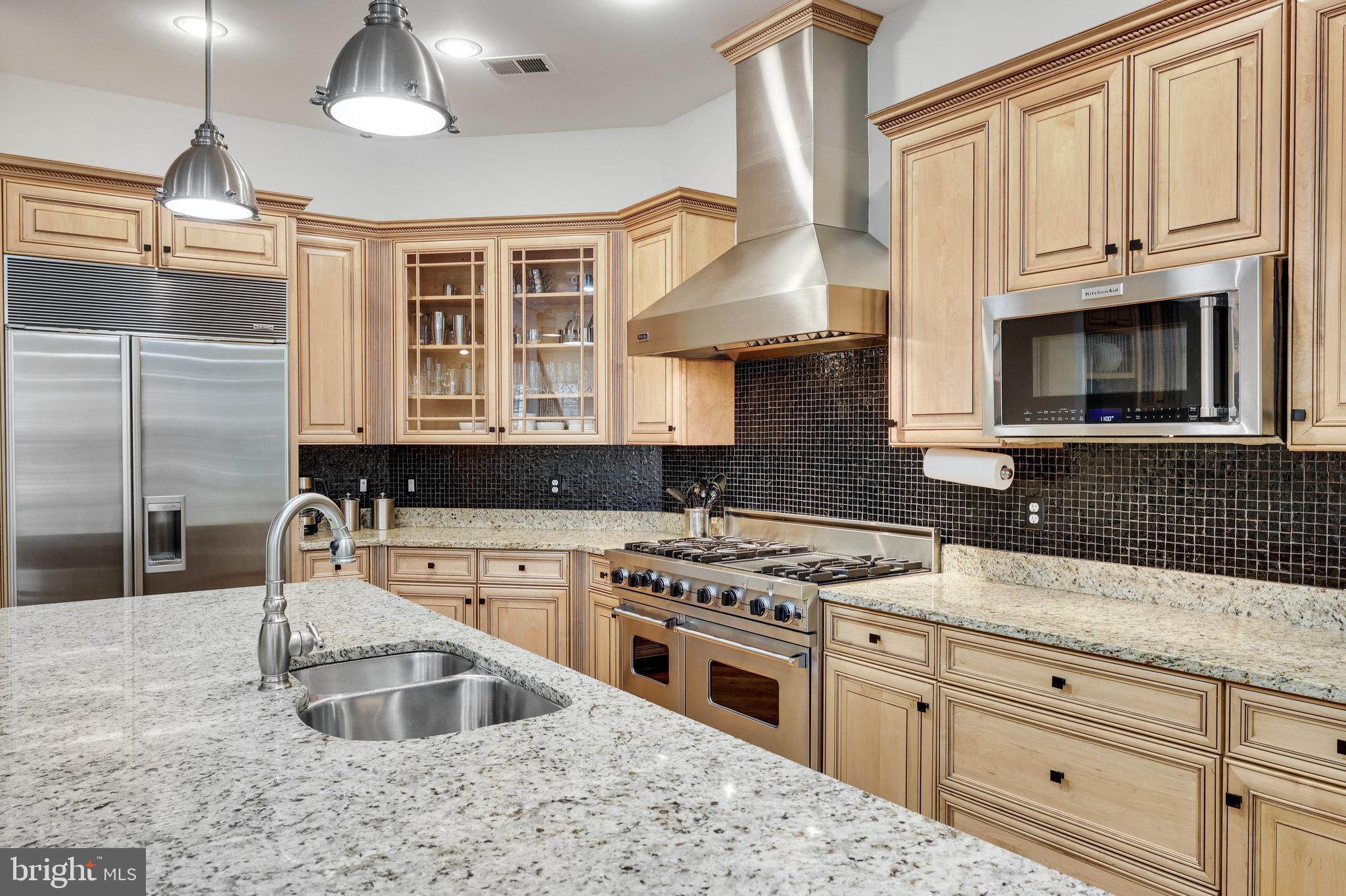 7205 FARM MEADOW COURT