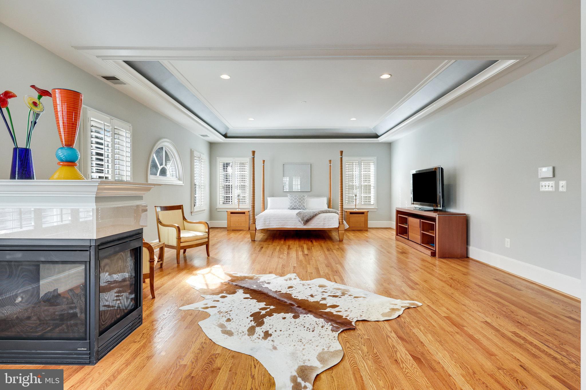 7205 FARM MEADOW COURT