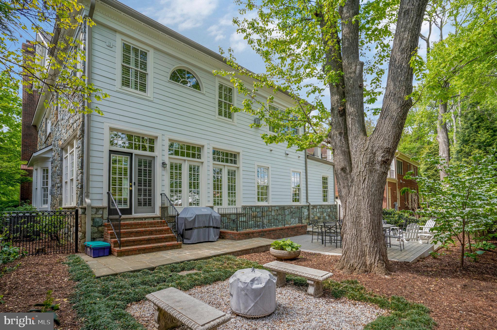 7205 FARM MEADOW COURT