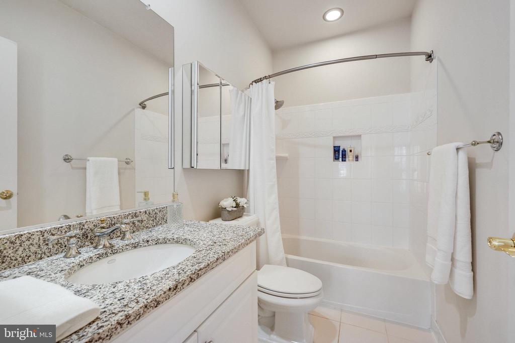 7205 FARM MEADOW COURT