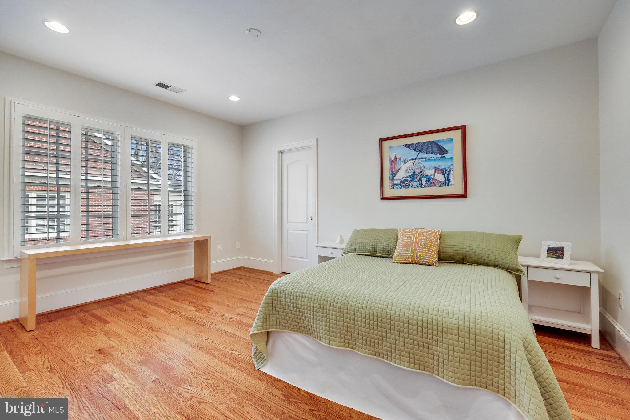 7205 FARM MEADOW COURT