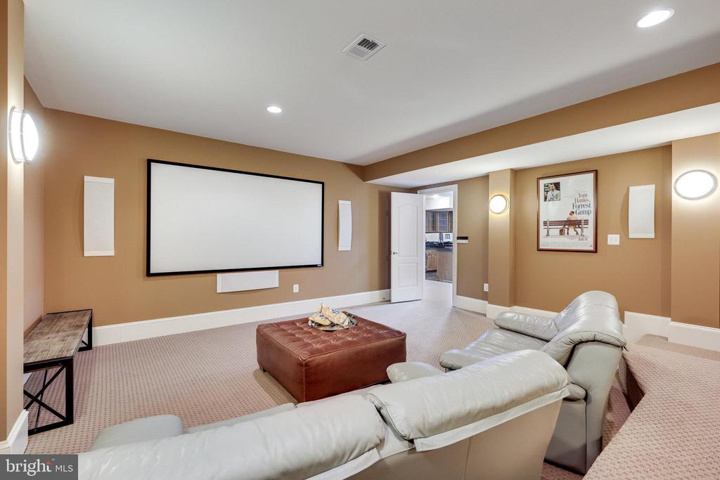 7205 FARM MEADOW COURT