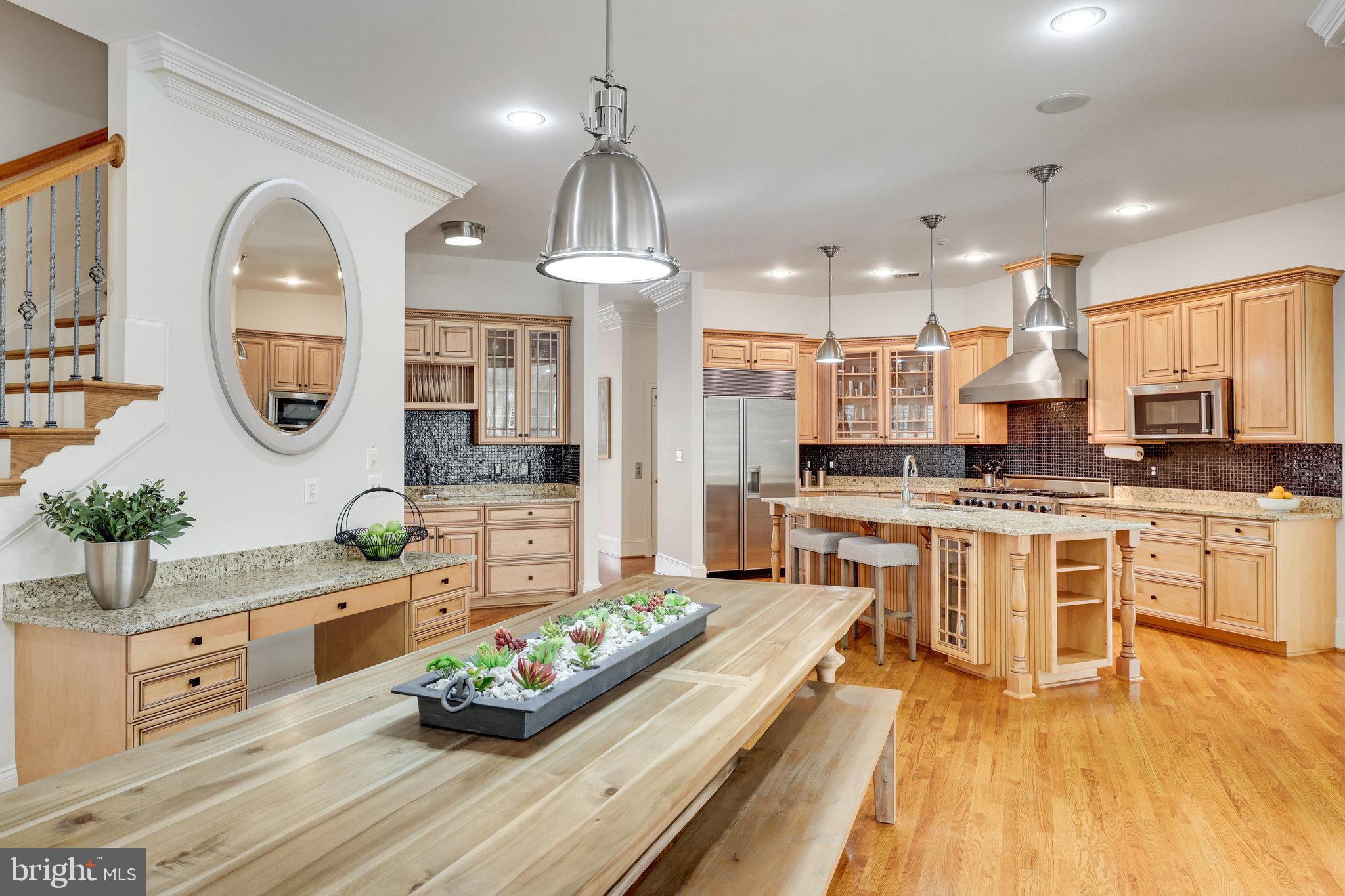 7205 FARM MEADOW COURT