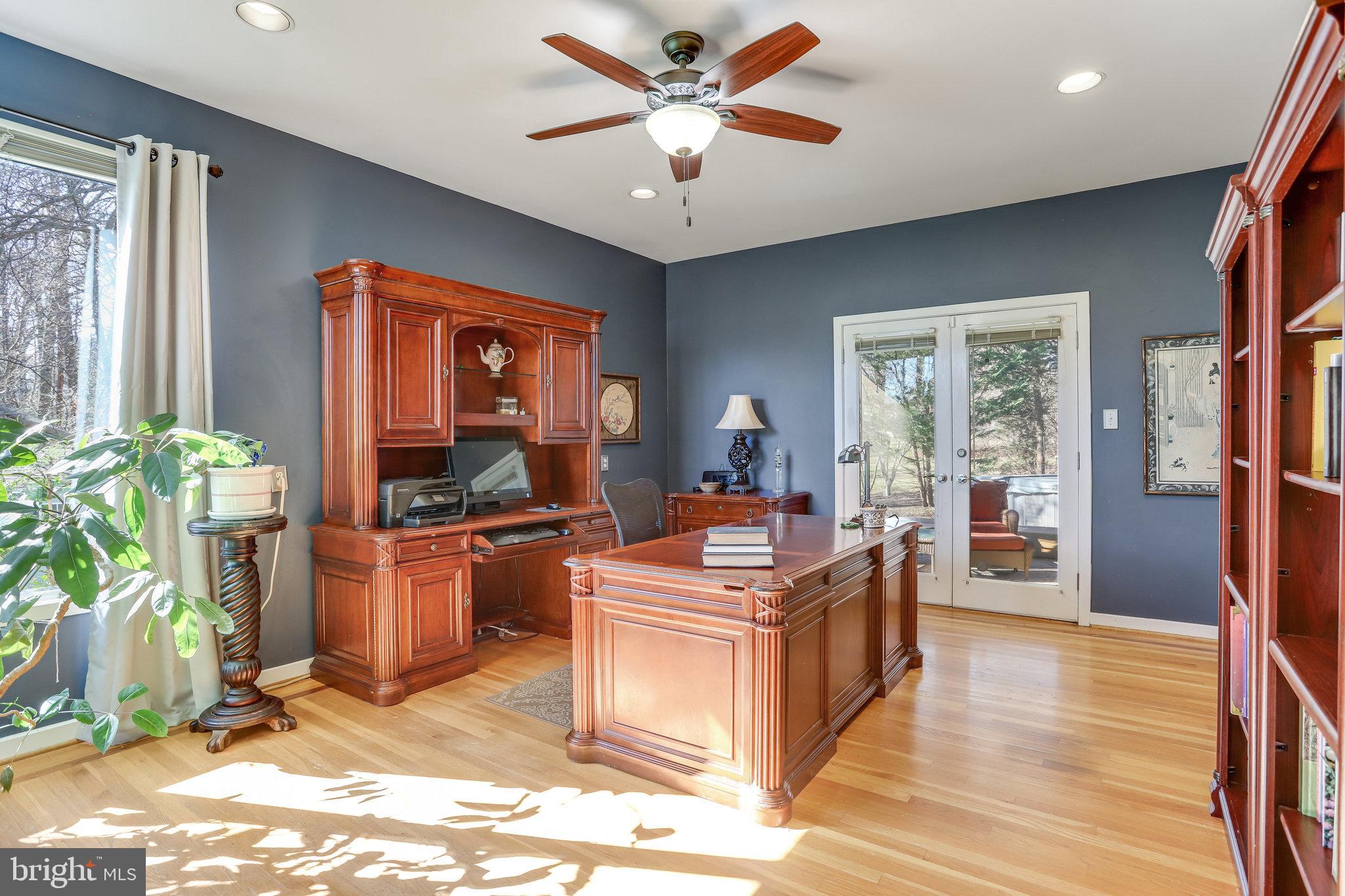 902 FALLS BRIDGE LANE