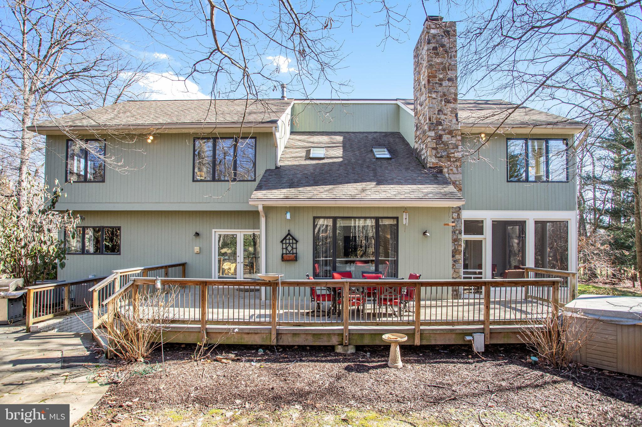 902 FALLS BRIDGE LANE