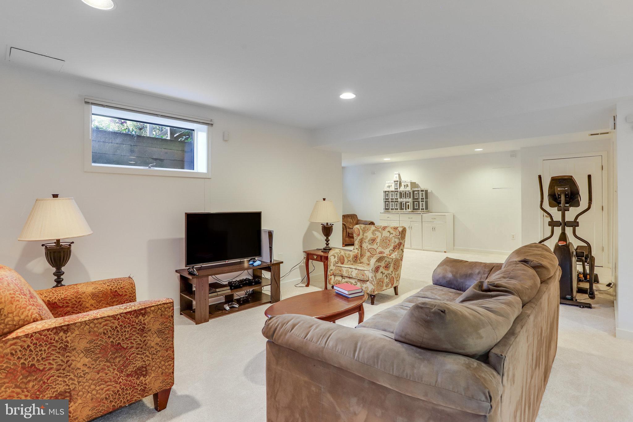 902 FALLS BRIDGE LANE