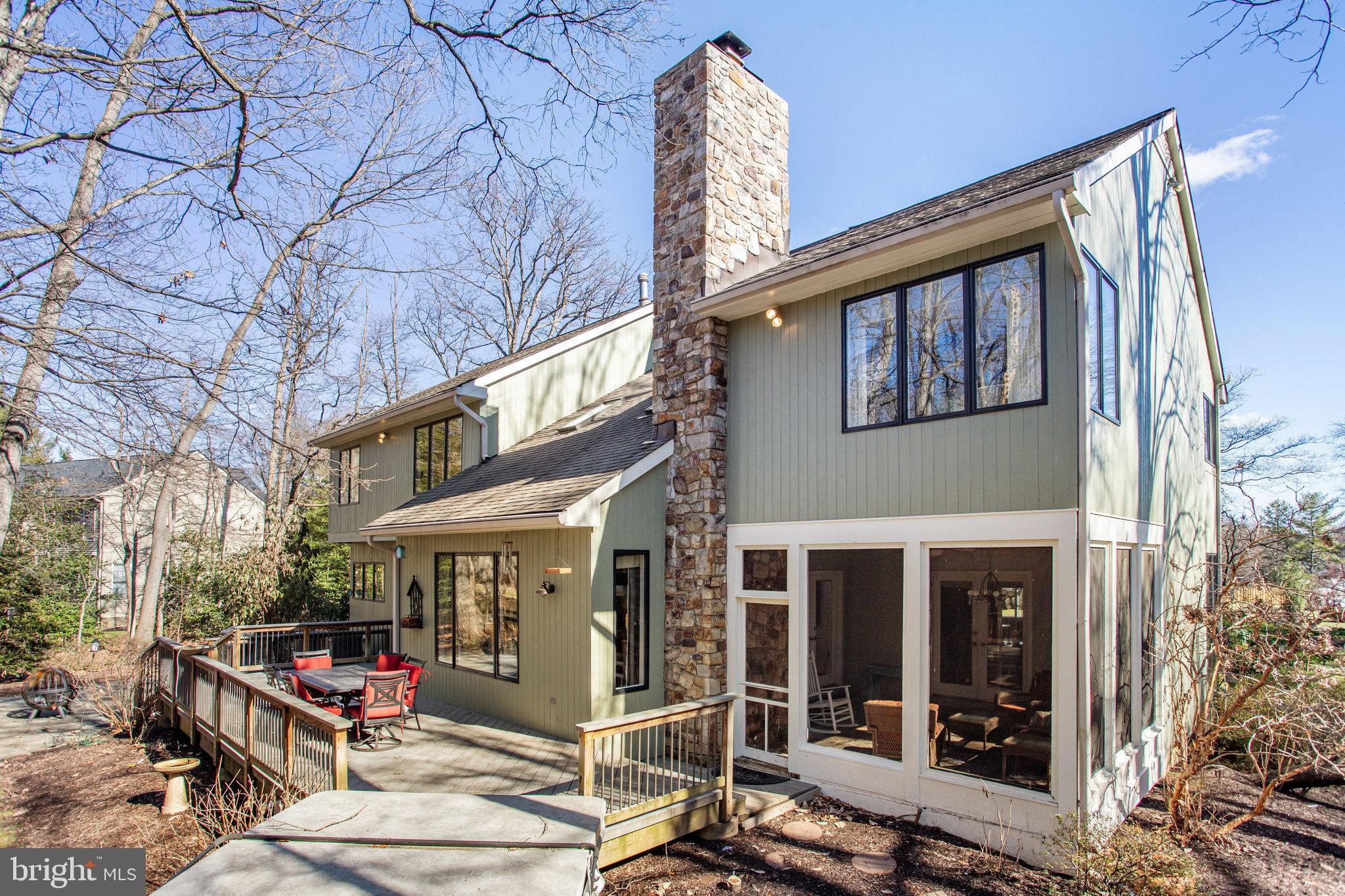 902 FALLS BRIDGE LANE