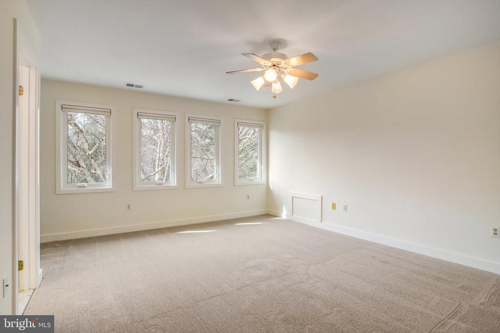 398 PATOWMACK COURT