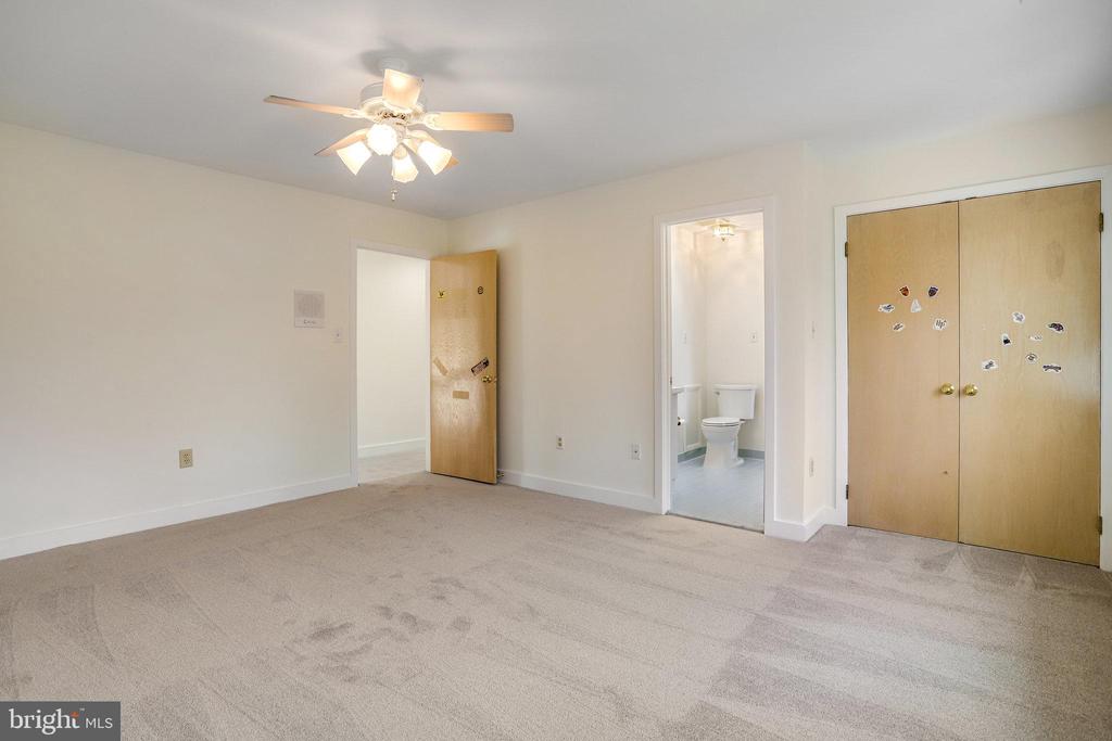 398 PATOWMACK COURT